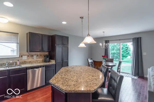 2448 Sandi DR, Avon, IN 46123