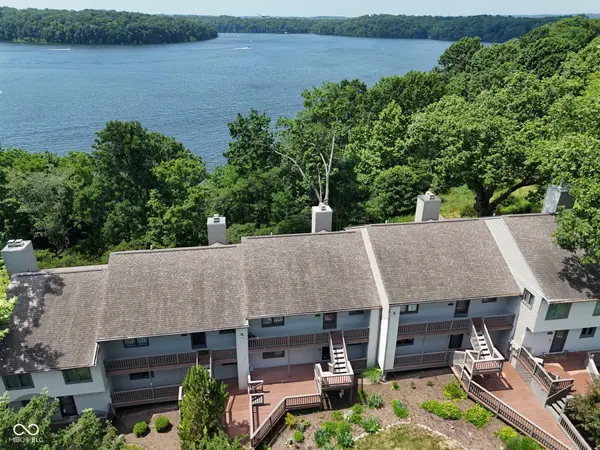 2048 E Waters Edge DR, Bloomington, IN 47401