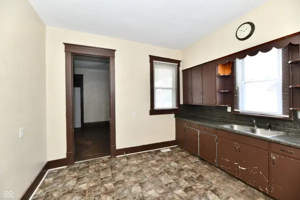 208 E Sherman ST, Windfall, IN 46076