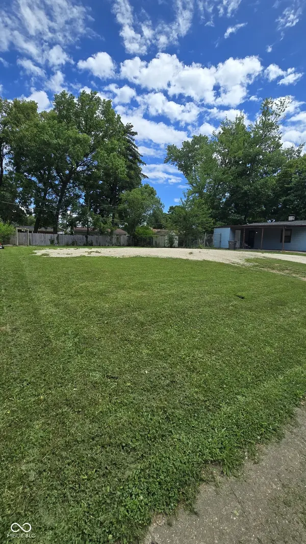 6142 Meadowlark DR, Indianapolis, IN 46226