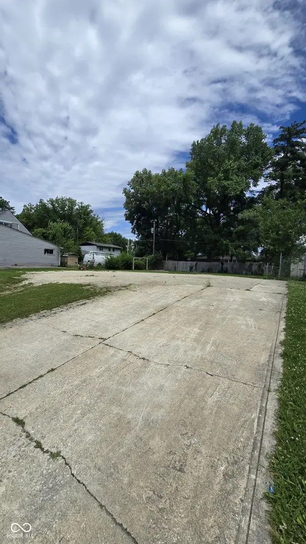 6142 Meadowlark DR, Indianapolis, IN 46226