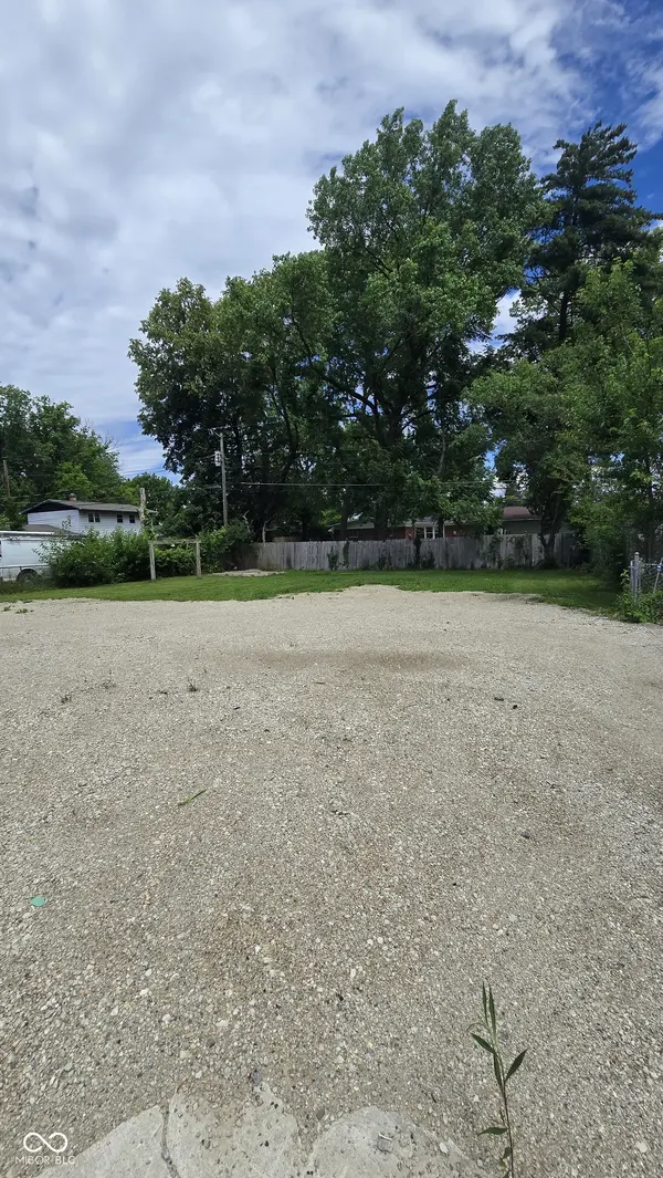 6142 Meadowlark DR, Indianapolis, IN 46226