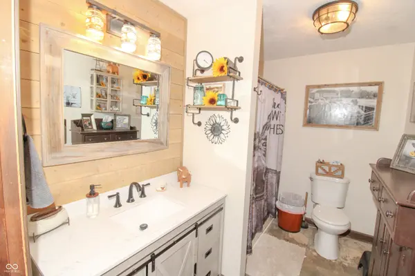 2295 S Poplar ST, Vallonia, IN 47281