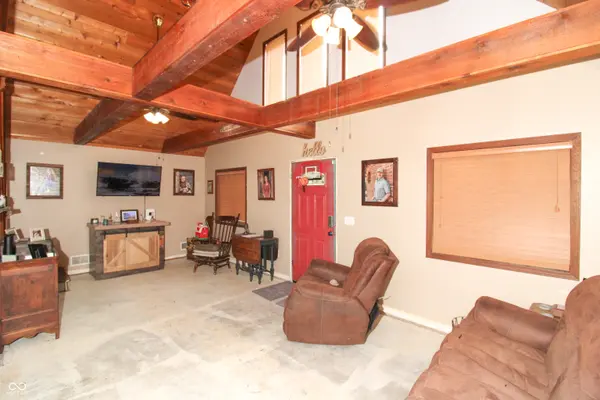 2295 S Poplar ST, Vallonia, IN 47281