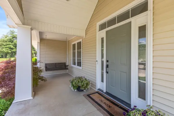 5560 Treeline DR, Columbus, IN 47201
