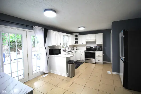 1055 Meridian Meadows CT, Greenwood, IN 46142