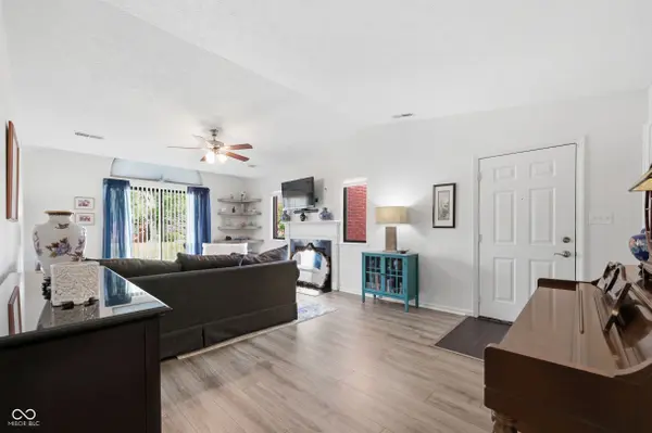 9278 Oak Run East DR, Indianapolis, IN 46260