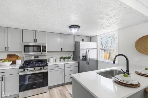 2204 Walnut WAY, Noblesville, IN 46062
