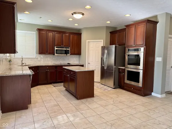 9849 N Anchor BND, Mccordsville, IN 46055