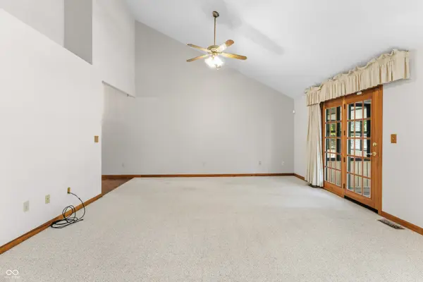 3773 Greenbriar DR, Columbus, IN 47203
