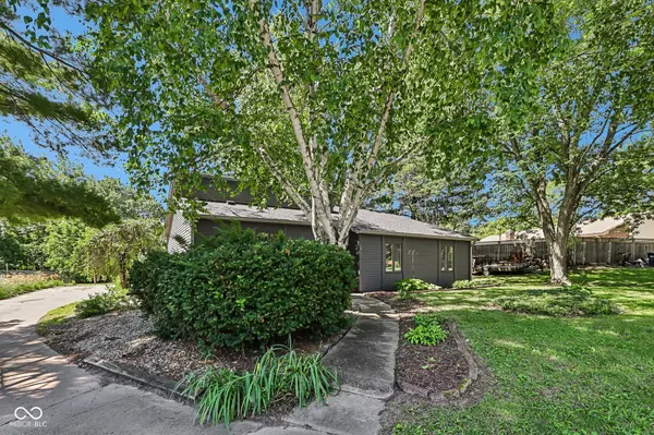 4037 Hillendale DR, Greenwood, IN 46142