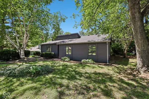4037 Hillendale DR, Greenwood, IN 46142