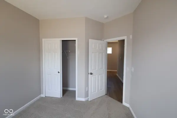2329 Bear Oak RUN, Shelbyville, IN 46176