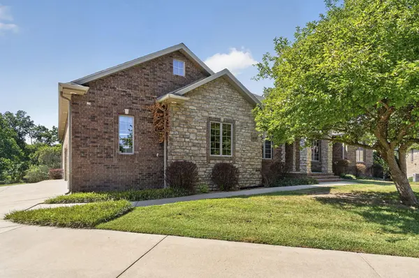711 E Stone Ridge DR, Ozark, MO 65721