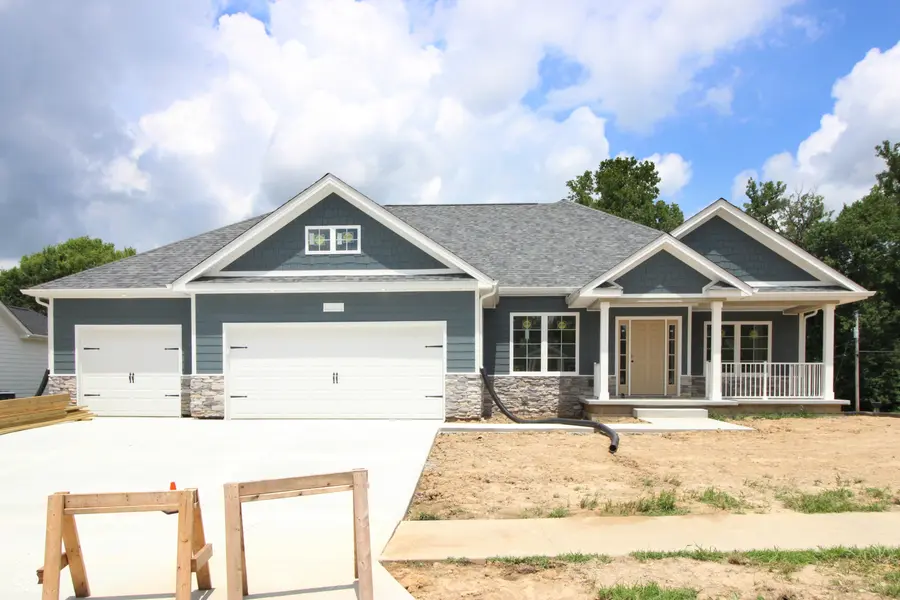 5026 Stonehaven LN, Columbus, IN 47201