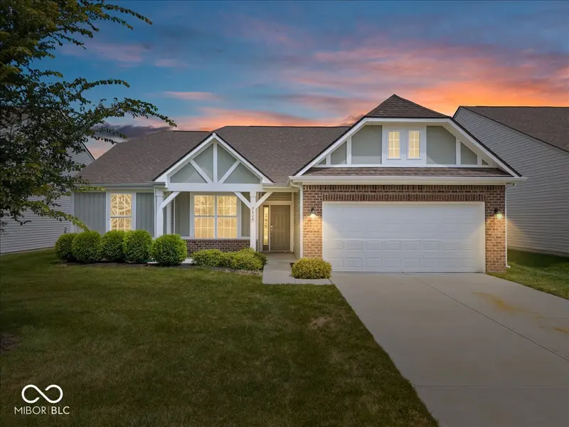 9828 Canyon LN, Pendleton, IN 46064
