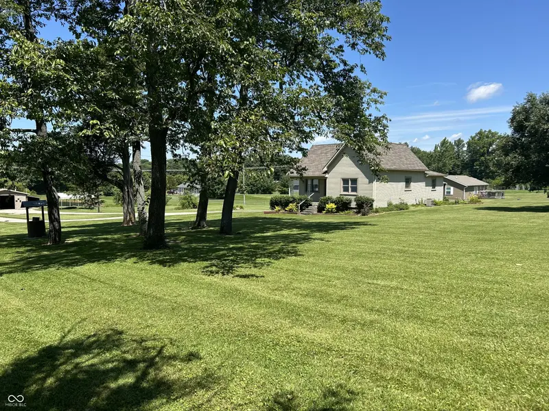 18 Lindsay CT, Spencer, IN 47460