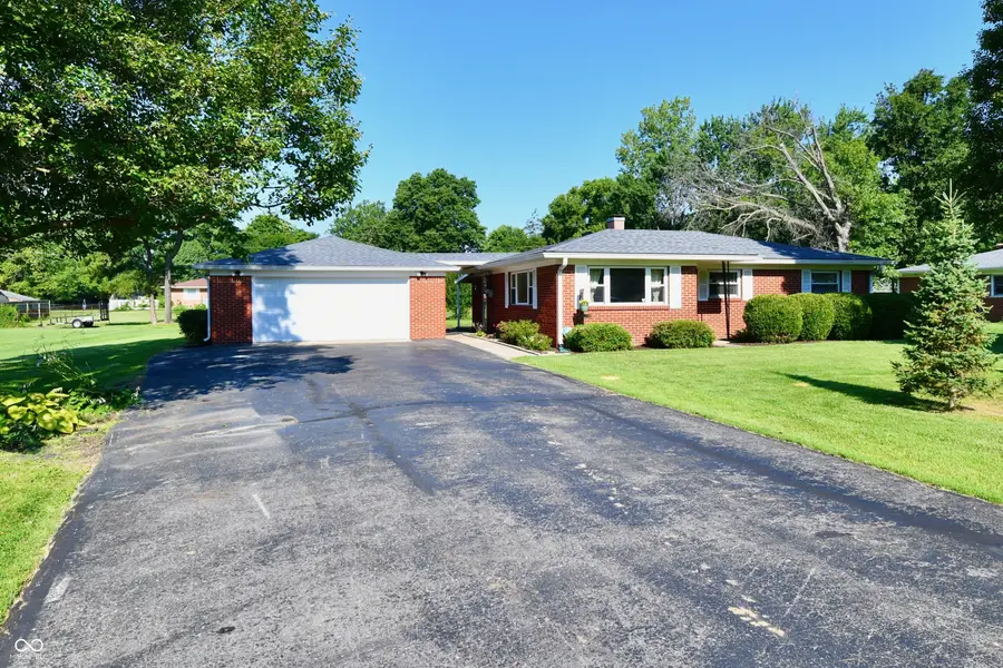 4928 Oaknoll DR, Indianapolis, IN 46221