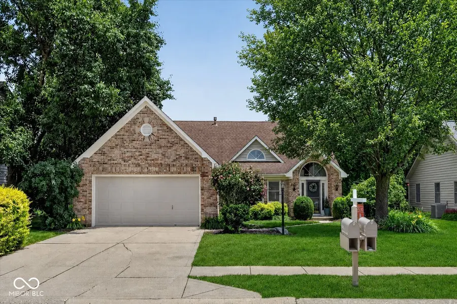11501 Woodview East DR, Carmel, IN 46032