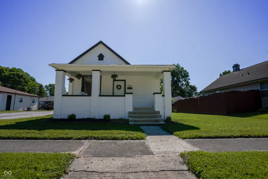 251 S Avon AVE, Plainfield, IN 46168