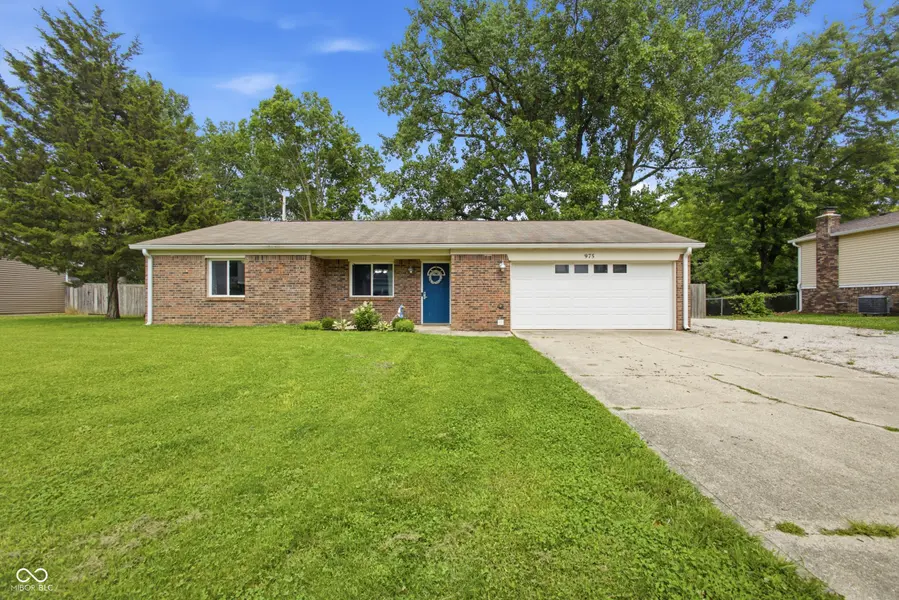 975 Stonegate RD, Greenwood, IN 46142