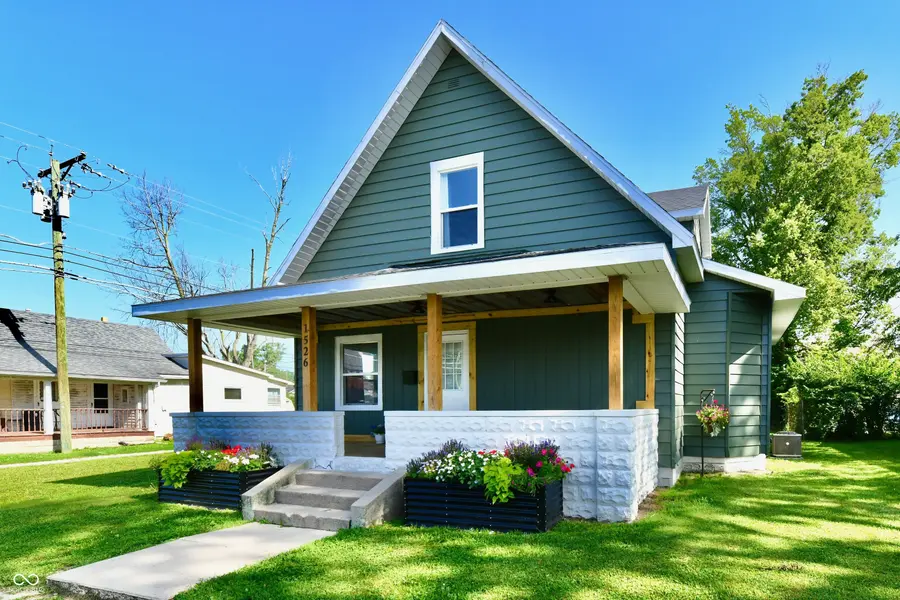 1526 N B ST, Elwood, IN 46036