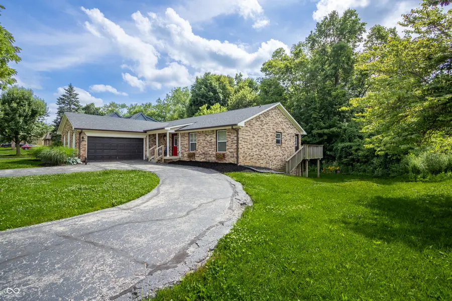 140 Appletree ROW, Greenwood, IN 46142