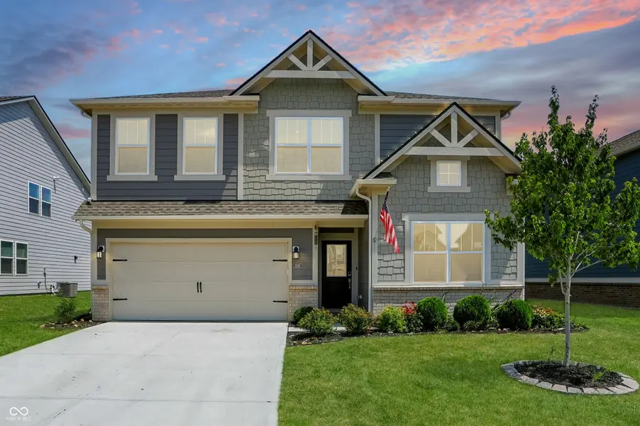 1096 Sunderland DR, Greenwood, IN 46143