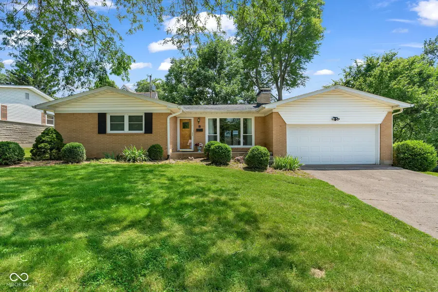 8 Paradise LN, Greencastle, IN 46135