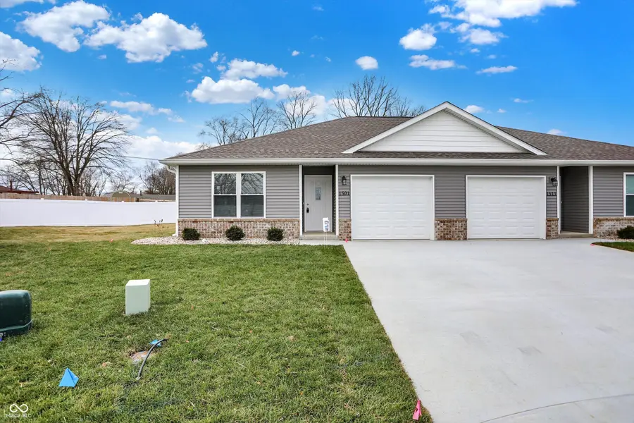 1572 W Paula DR, Columbus, IN 47201