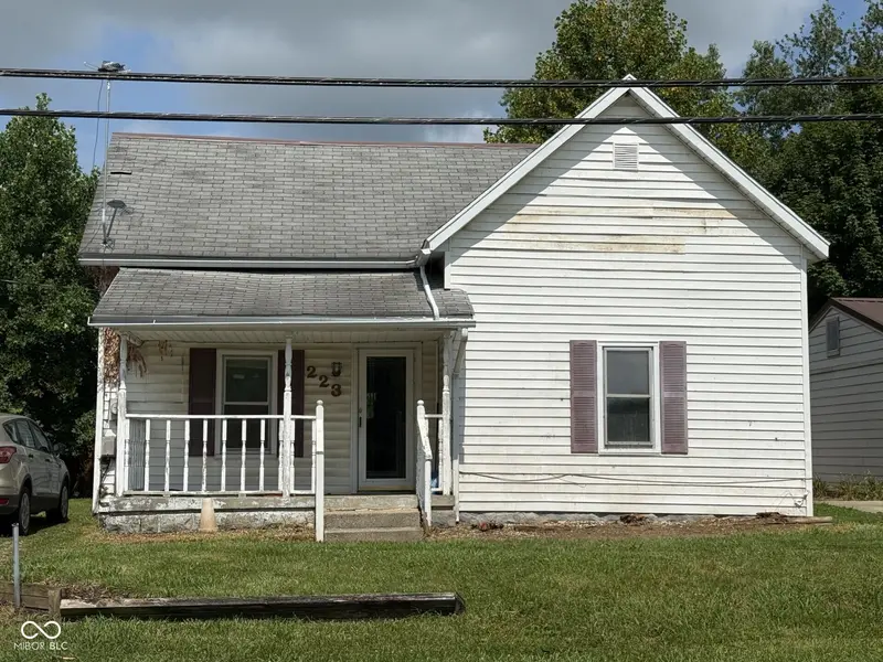 223 N Knightstown RD, Shelbyville, IN 46176
