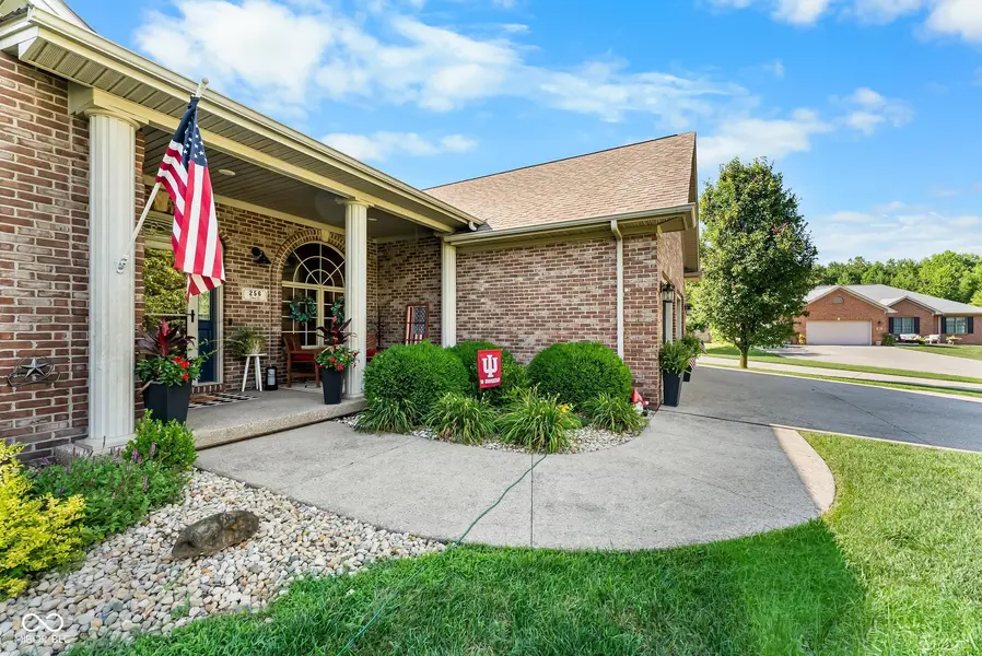 256 Chase CT, Seymour, IN 47274