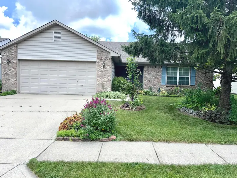 437 E Pine Ridge DR, Westfield, IN 46074