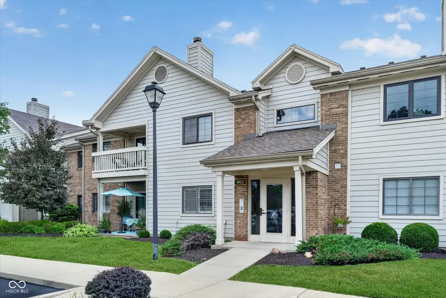 962 Lenox LN #101, Carmel, IN 46032