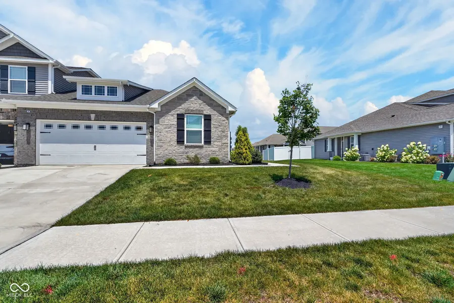 6396 Yuma CT, Whitestown, IN 46075