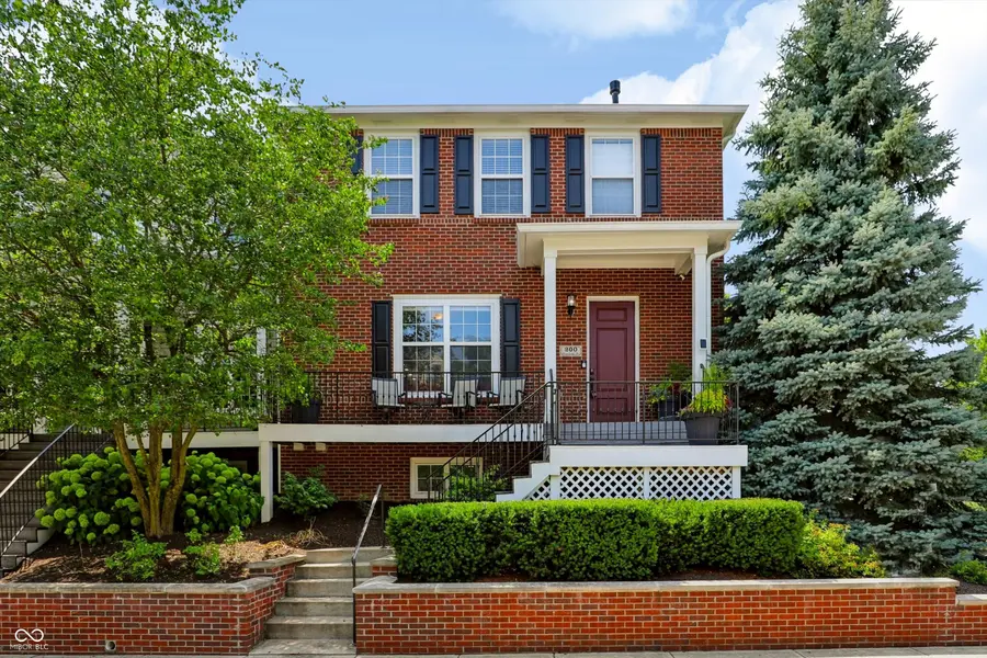 200 Manchester DR, Zionsville, IN 46077