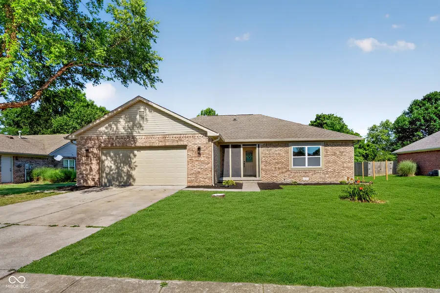 4213 S Amber CT, New Palestine, IN 46163