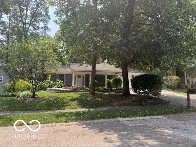 17 Sleepy Hollow LN, Carmel, IN 46032