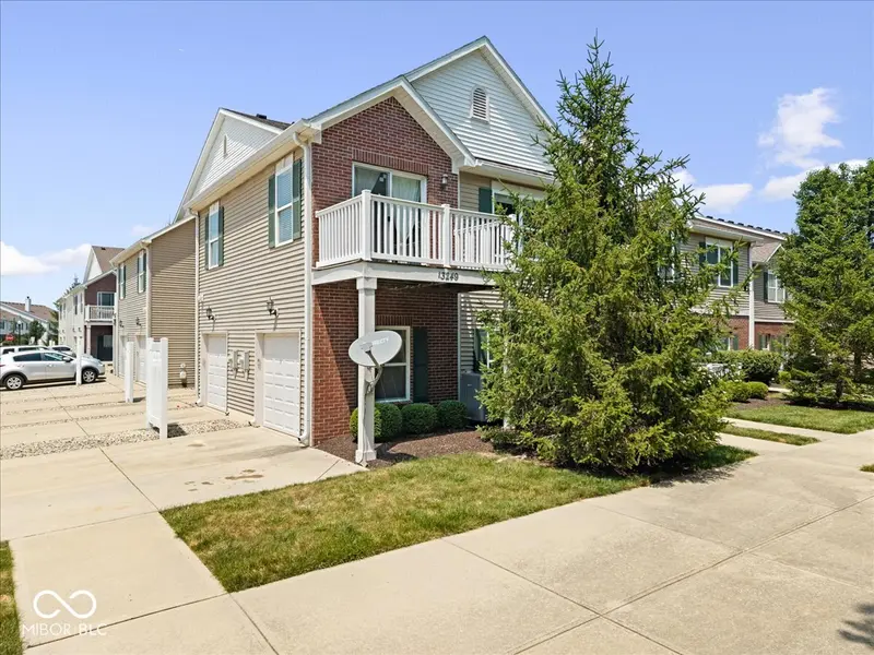 13249 Komatite WAY #100, Fishers, IN 46038