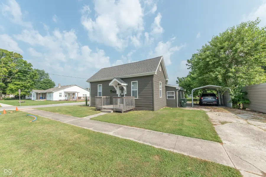 1004 Washington ST, Hope, IN 47246