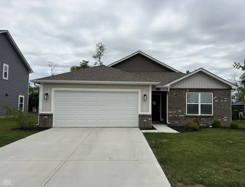 1466 Fleming DR, Greenfield, IN 46140