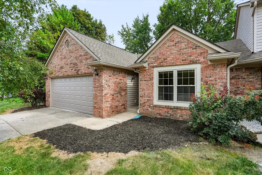 1039 Buffalo Run WAY, Indianapolis, IN 46227