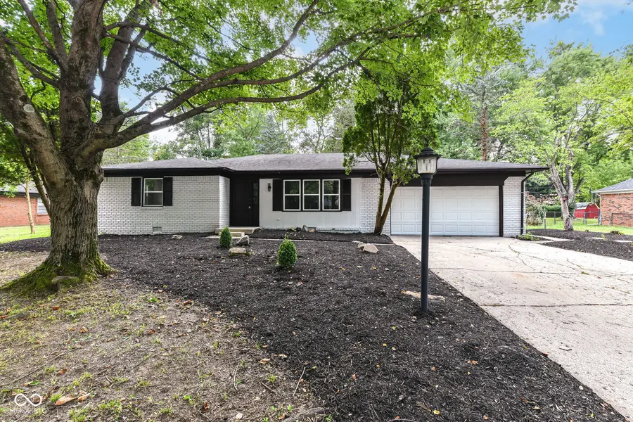8846 Holliday DR, Indianapolis, IN 46260