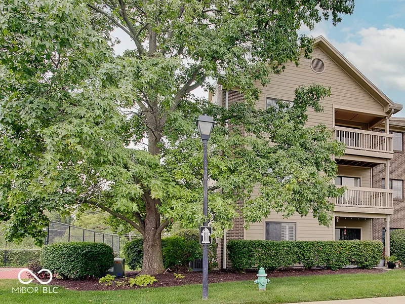 8720 Yardley CT #301, Indianapolis, IN 46268
