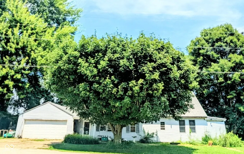 2940 W Country Club RD, Connersville, IN 47331