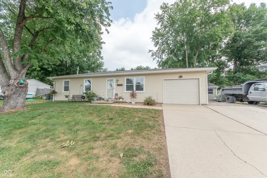 2520 Farmstead DR, Columbus, IN 47201