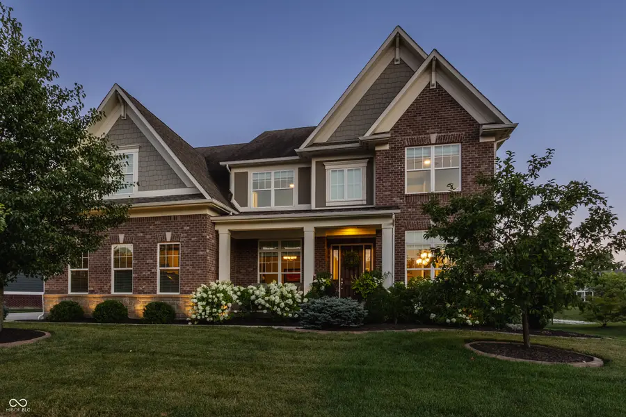 7439 Blackstone DR, Zionsville, IN 46077