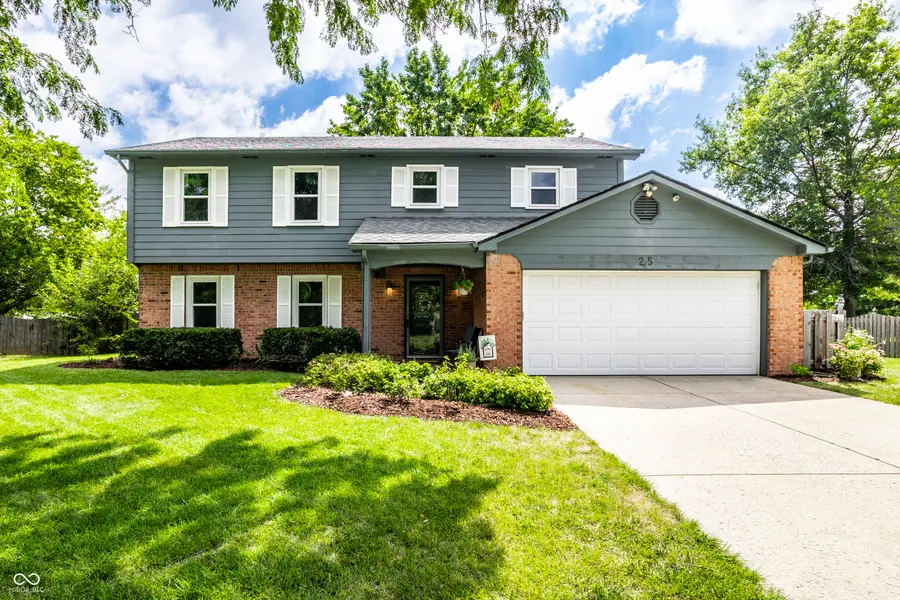 25 Village PL, Zionsville, IN 46077