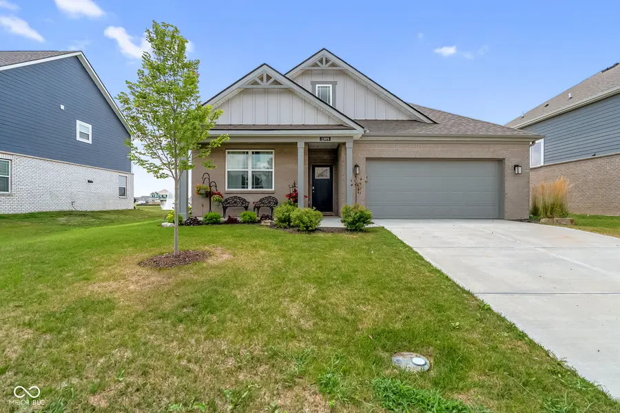 1399 Foxtail LN, Greenwood, IN 46143
