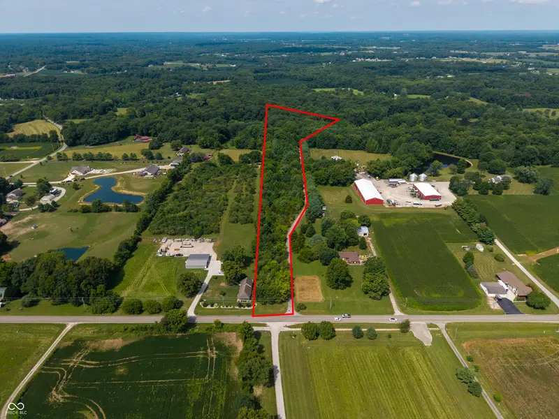3299-3201 W Bear Claw RD, Trafalgar, IN 46181